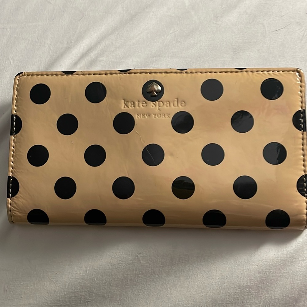 Kate Spade polka dot wallet with zipper